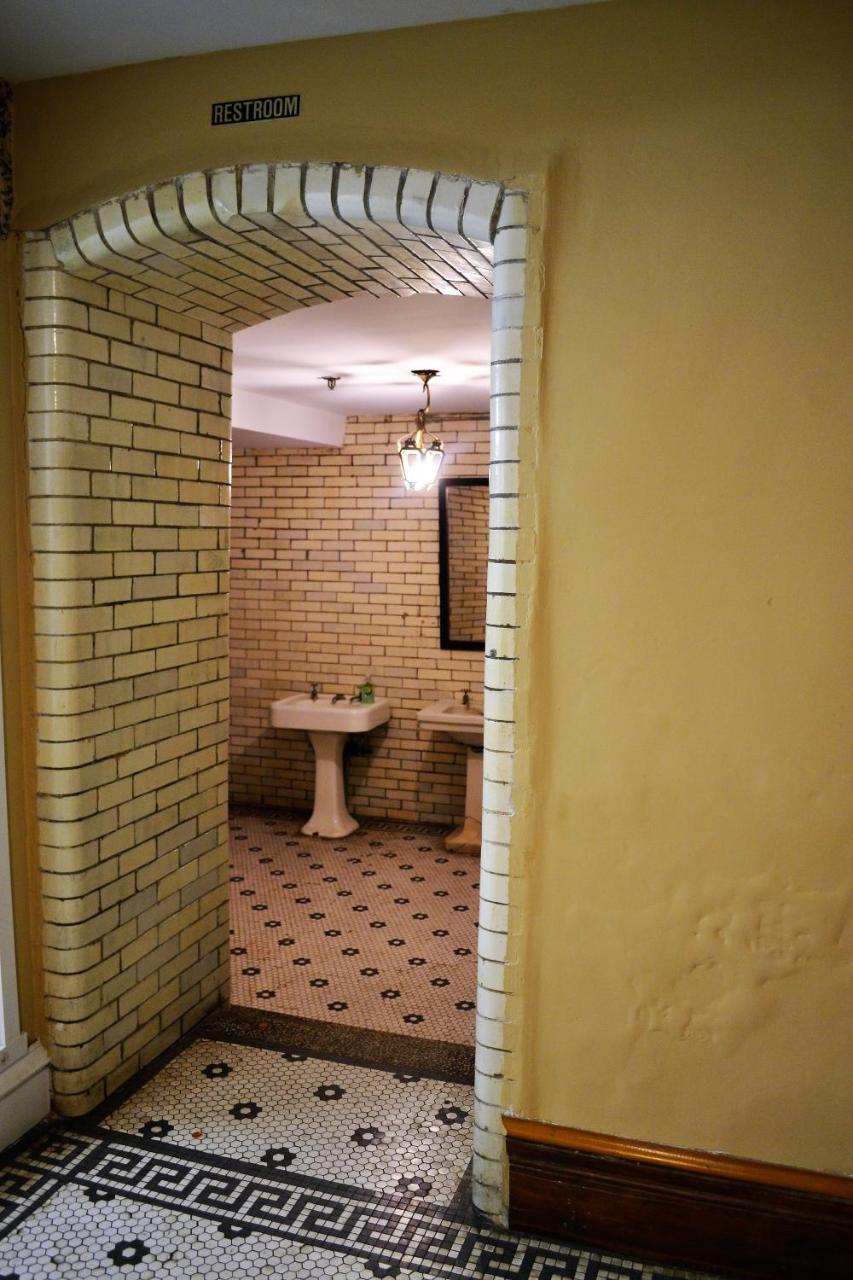 Hotel Gunter Frostburg Экстерьер фото